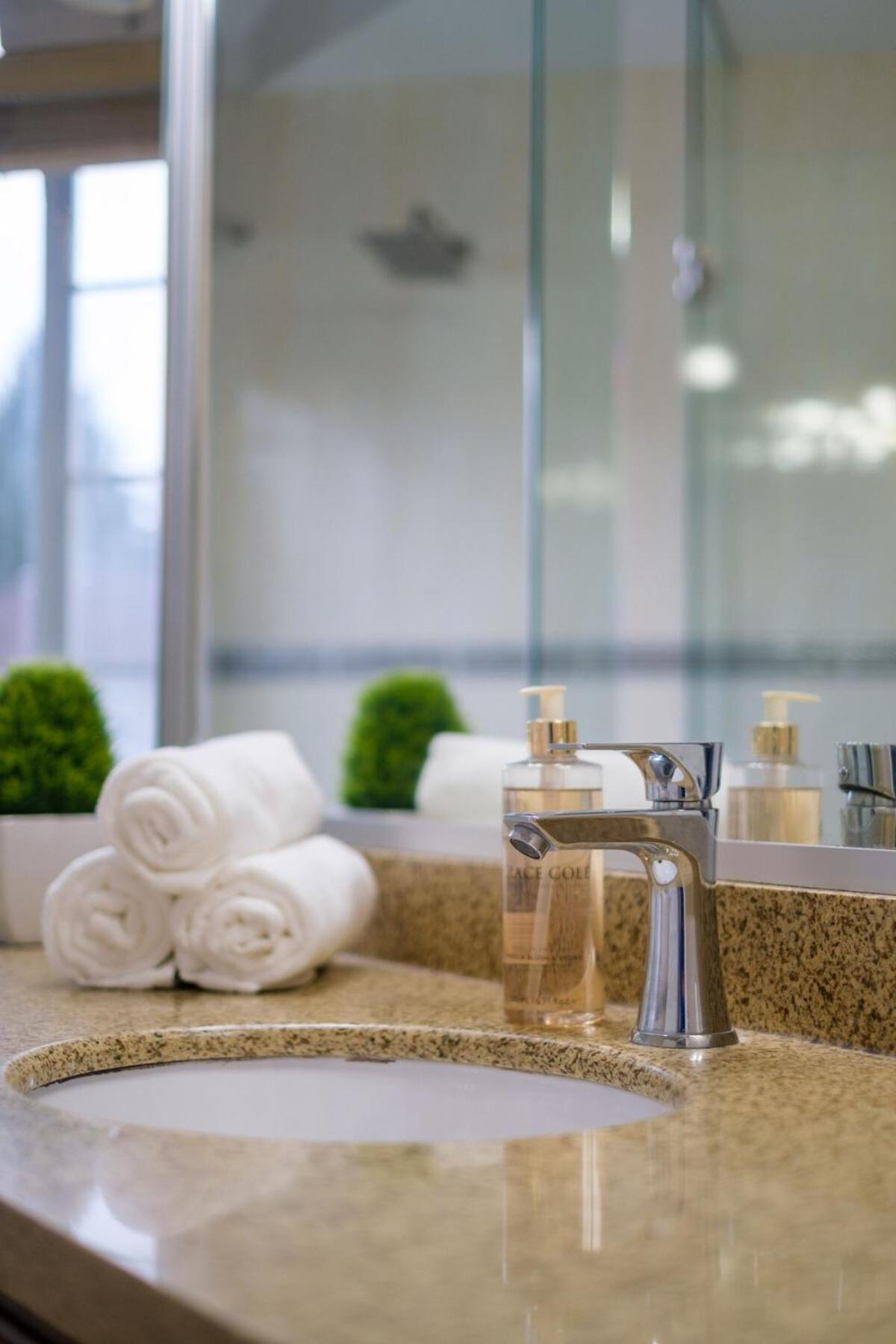 וונקובר Spacious 4Br W Ensuites Mins To Downtown Yvr Ubc מראה חיצוני תמונה