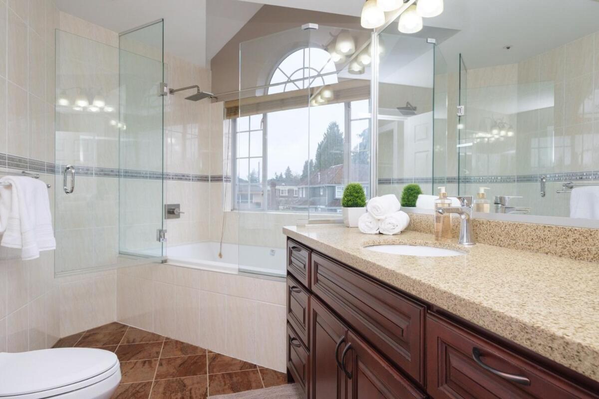וונקובר Spacious 4Br W Ensuites Mins To Downtown Yvr Ubc מראה חיצוני תמונה